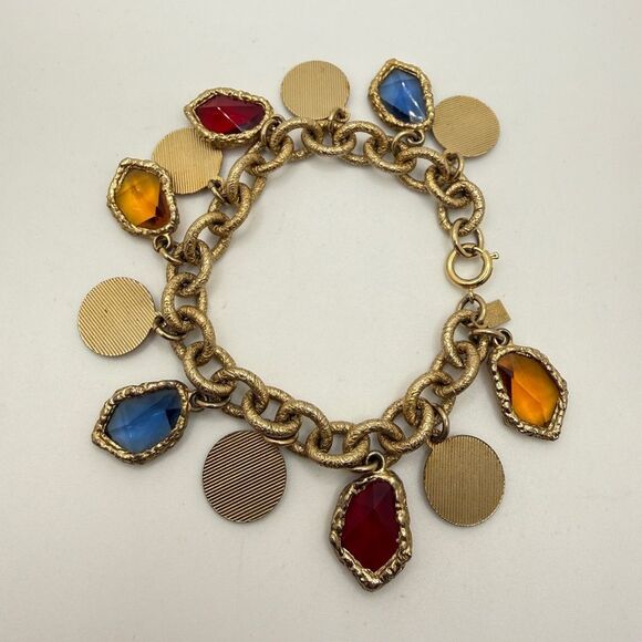 Vintage Emmons gold tone metal and glass "charm" bracelet! - Picture 6 of 14